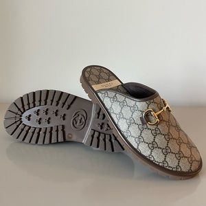 Gucci GG Supreme Loafers